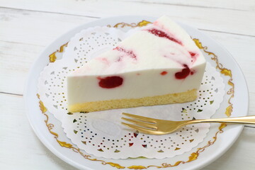いちごジャム入りレアチーズケーキ