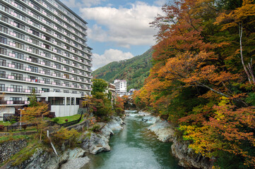 秋のみなかみ　諏訪峡遊歩道の紅葉