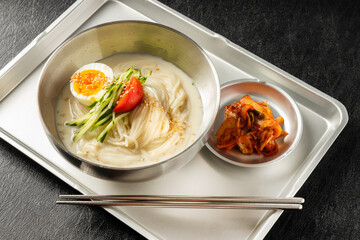 韓国豆乳麺　cold noodle dish in korean soy milk soup