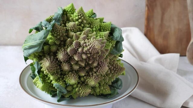 Romanesco broccoli rotating on plate, front view , 100 fps motion 