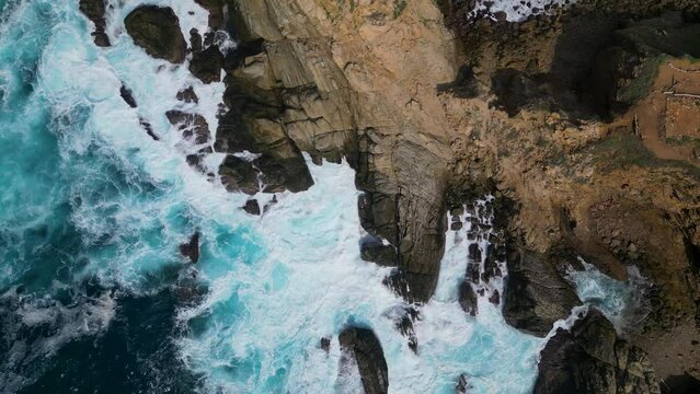 Punta Cometa's Ocean Magic: Waves and Cliffs dancem Mazunte Oaxaca