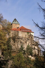 Obraz premium Blick auf Burg Hohnstein in der Sächsischen Schweiz