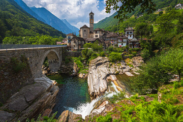 Fototapeta na wymiar In the historic centre of Lavertezzo