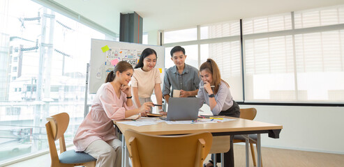 ux developer and ui designer presenting and testing mobile app interface designin meeting