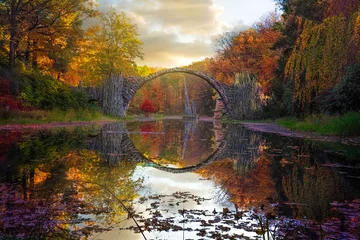 Fotobehang Rakotzbrücke Rakotzbrücke im Herbst