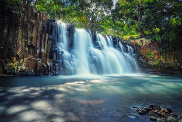 Fototapeta na wymiar Langzeitbelichtung der Rochester Falls auf Mauritius