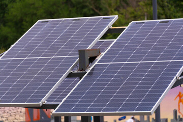 Naklejka premium Close-up of a solar panel on a site in the city. Solar battery in the city