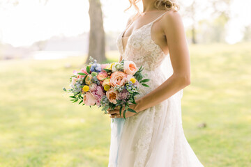 bride holding bouquet