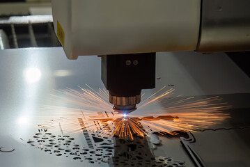 The fiber laser cutting machine cutting  machine cut the metal plate.
