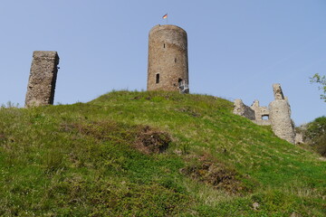 Burg und Berge in Monreal in der Eifel
