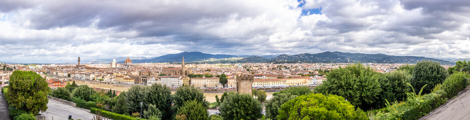 Fototapeta na wymiar Florence city. Panoramic view to the river Arno, with Ponte Vecchio, Palazzo Vecchio and Cathedral of Santa Maria del Fiore (Duomo), Florence, Italy