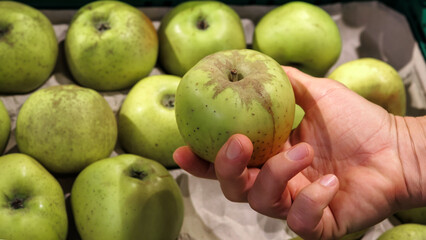 Apple Selection: A Healthy Choice at the Supermarket