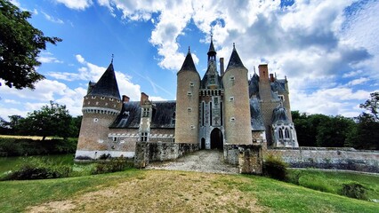 CHATEAU DU MOULIN (Lassay-sur-Croisne - Loire-et-Cher)