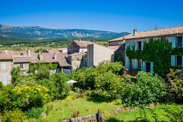 Fototapeta na wymiar Dans le village de Bourdeaux dans la Drôme