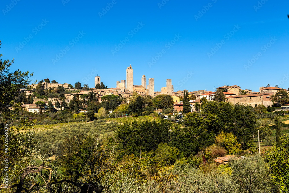 Wall mural san gimignano, italy. scenic view of a medieval town with towers