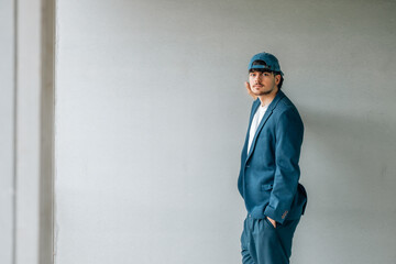 Naklejka premium young man or student with college uniform