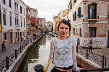 Fototapeta na wymiar Beautiful female model on the streets of Venice, Italy