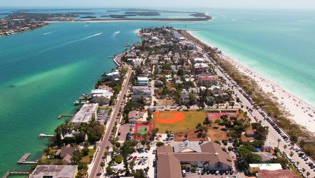 Florida Beaches. Beautiful seascape. St Pete Beach Florida. Ocean beach, Hotels and Resorts. Turquoise color of salt water. Gulf of Mexico. St Petersburg or Clearwater Florida. Summer vacation