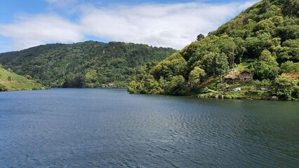 Paraje del río Sil en la Ribeira Sacra en Galicia