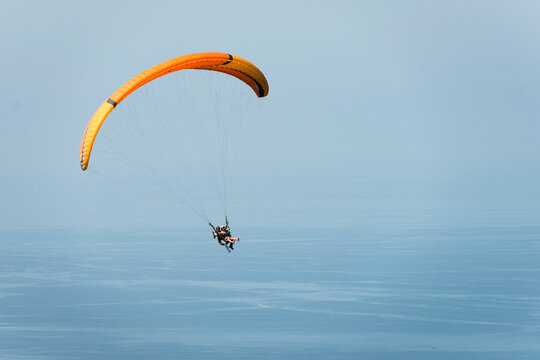 Vuelo en parapente en Iquique, regi&oacute;n de Tarapac&aacute;, Chile