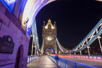 Fototapeta na wymiar Tower Bridge at night - long exposure