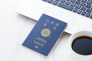 日本のパスポート（一般旅券5年用紺色）を用意して旅行の計画を立てる