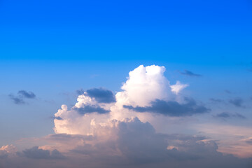 Huge white fluffys clouds sky background with blue sky background