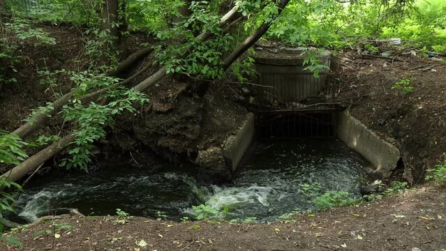 The Lybed River goes into a pipe under Lybidsky Boulevard in the city of Ryazan