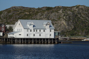 Fototapeta na wymiar port de l'ile de Skova, Norvège, Lofoten