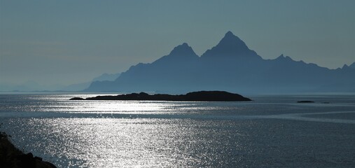 soleil de minuit dans les Lofoten