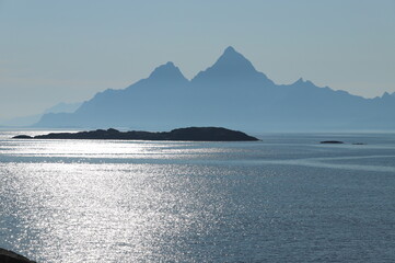 Fototapeta premium soleil de minuit sur les Lofoten, Norvège