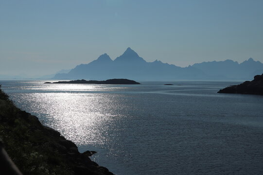 soleil de minuit sur les Lofoten, Norv&egrave;ge