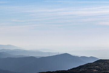 Obraz premium Scenic hiking trails in the Parque Natural da Serra da Estrela, Portugal