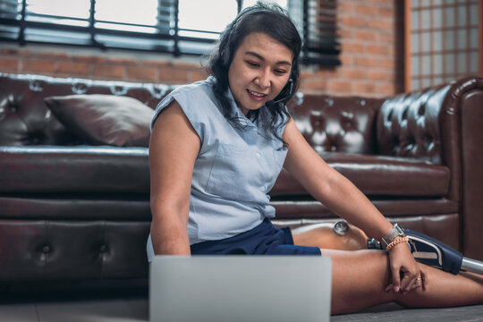 Online guidance by sportswomen : gear for strength, recovery. Engage, learn with supportive trainer