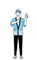 Obraz premium スマホのキャッシュレス・オンライン決済を勧める夏祭りの法被を着た男性