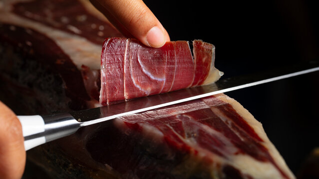 Jam&oacute;n ib&eacute;rico de bellota cortado a cuchillo