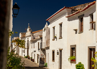 Fototapeta na wymiar Typowe białe zabudowania dla miasteczka Monsaraz, region Alentejo w Portugali. 