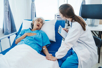 Obraz premium Female doctor examined patient health peace of mind. Basic procedure for general examination, Medical history taking, Physical examination, Blood test. stomach disease, hypertension, osteoporosis