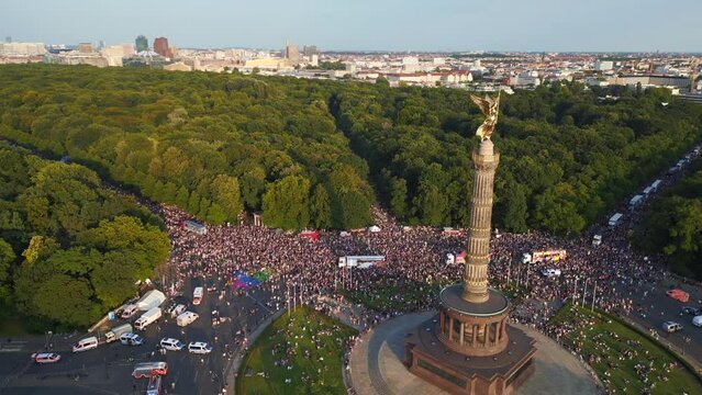 love Parade Berilin. Stunning aerial top view flight, Pride Parade 2023 city Germany Summer evening Victory Column. panorama orbit drone
4K Cinematic footage.