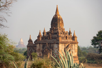 Fototapeta premium Stunning view of the beautiful Bagan ancient city (formerly Pagan). The Bagan Archaeological Zone is a main attraction in Myanmar and over 2,200 temples and pagodas still survive today.