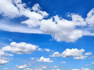 Obraz na płótnie Canvas beautiful airatmosphere bright blue sky background abstract clear texture with white clouds.