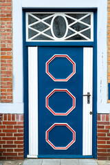 Blaue Haustür in Stade