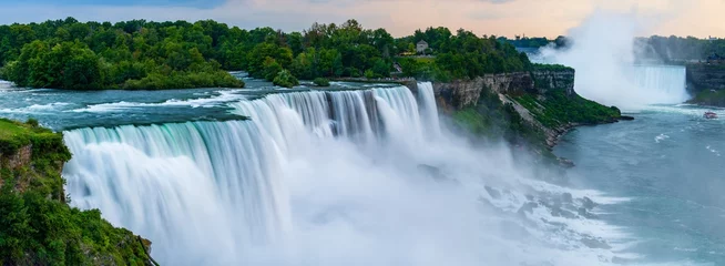 Fototapete Wasserfälle A panoramic long exposure photo of the American - Canadian waterfalls Niagara Falls in dusk.  © Ondrej Bucek