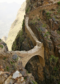 The Shaharah bridge, in Yemen, was built to fight the turkish invaders in the XVIIth century; The legend says that the local people can remove the bridge in a few minutes in case of imminent danger;