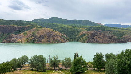 Obraz premium River reservoir in the Tashkent region. Uzbekistan