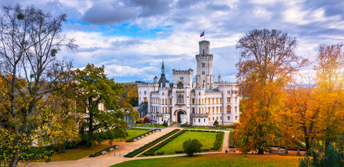 Obraz premium Castle Hluboka nad Vltavou is one of the most beautiful castles in Czech Republic. Castle Hluboka nad Vltavou in autumn with red foliage, Czechia. Colorful autumn view of Hluboka nad Vltavou castle.