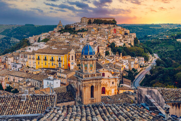 View of Ragusa (Ragusa Ibla), UNESCO heritage town on Italian island of Sicily. View of the city in Ragusa Ibla, Province of Ragusa, Val di Noto, Sicily, Italy. - obrazy, fototapety, plakaty