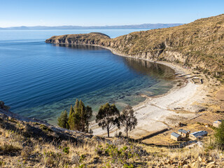 Costa y muelle en la Isla del Sol en La Paz, Bolivia
