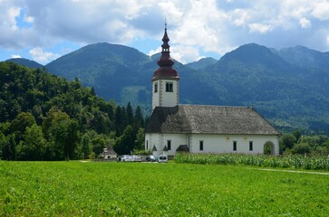 Iglesia entre Bled y Bohinj, Eslovenia