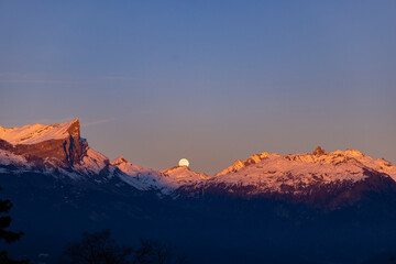 Naklejka premium sunset in French Alps